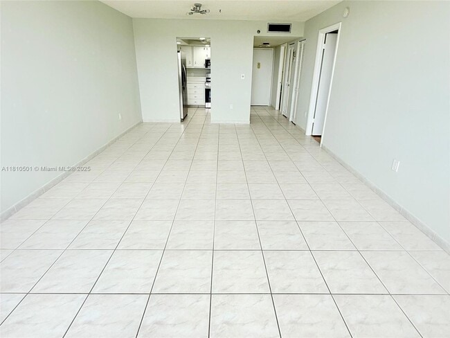 Building Photo - 1300 St Charles Pl