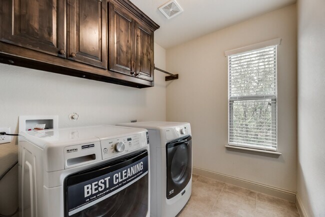 Building Photo - Modern 3 Bed Townhouse with Granite Countertops and Hardwood Floors in Keller, TX