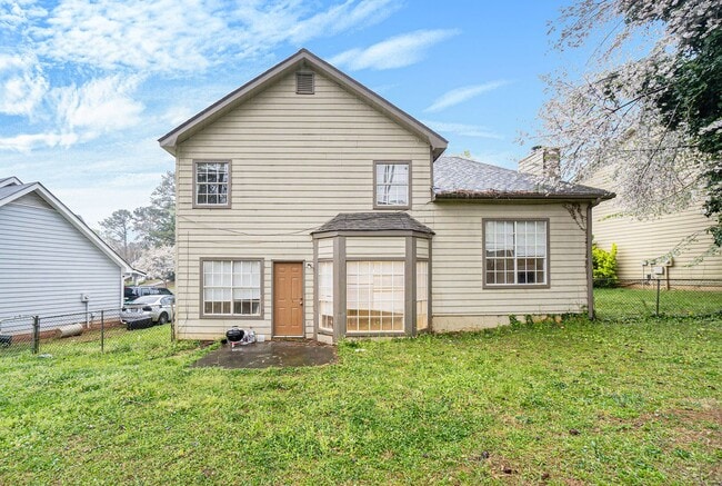 Building Photo - 3 Bedroom 2 Bath in Stone Mountain