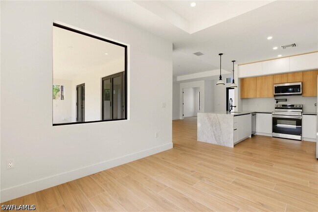 Building Photo - 1514 47th Ave NE