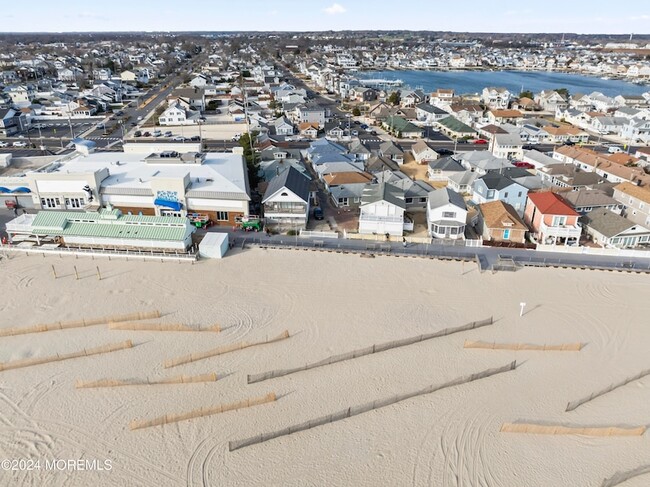 Building Photo - 255 Boardwalk