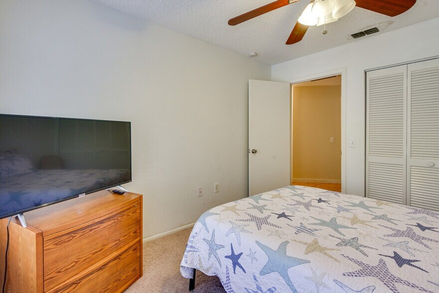 Building Photo - 7511 4th Ave W