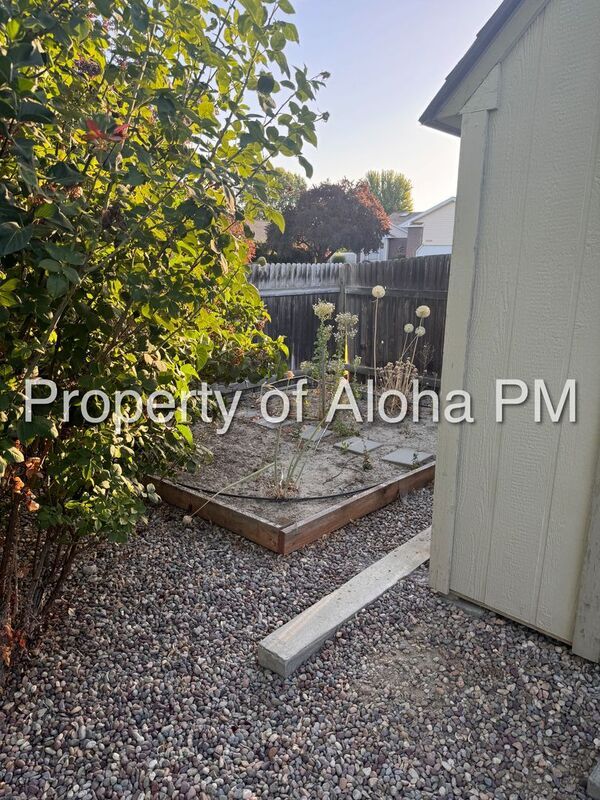 Building Photo - 3048 W Kendrick St