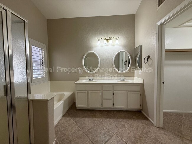 Building Photo - 1007 W Cooley Dr