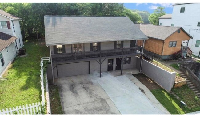 Building Photo - 222 Walnut St NW