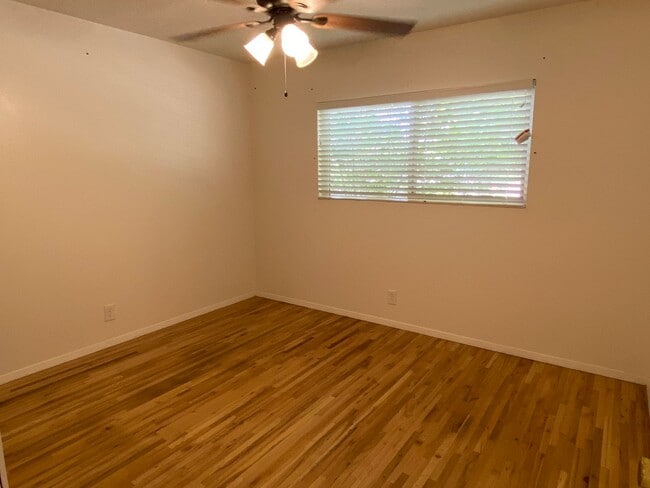 Building Photo - 1612 Princeton Dr SE