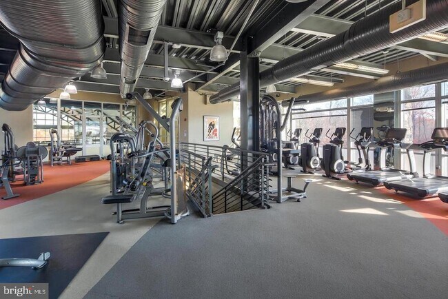 Building Photo - 2593 Eastbourne Dr