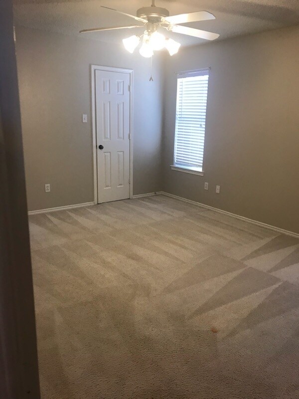 Building Photo - Comfortable & Convenient Living