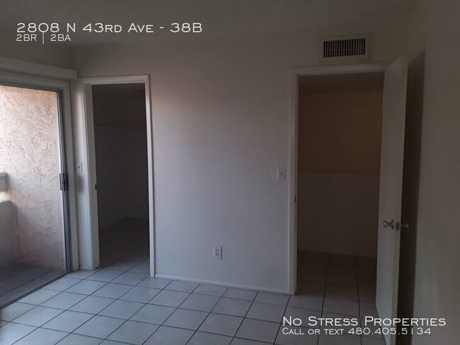 Building Photo - 2 Bed Condo at 43rd Ave and Thomas!