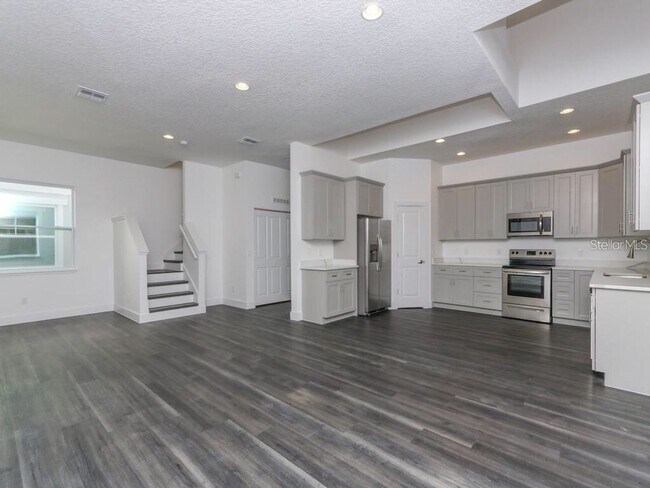 Building Photo - Stunning Home in College Park; Upgraded Fi...