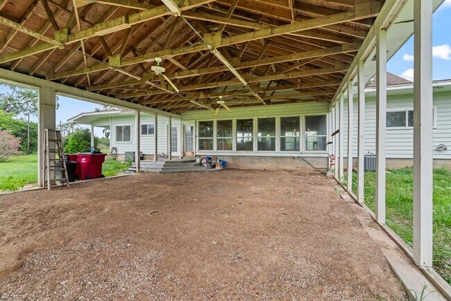Building Photo - 890 Sally Lake Rd