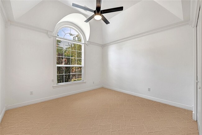 Building Photo - 903 N Quail Terrace