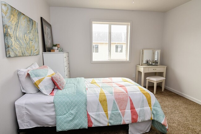 Building Photo - 2 Bedroom, Single-story Townhomes for rent...