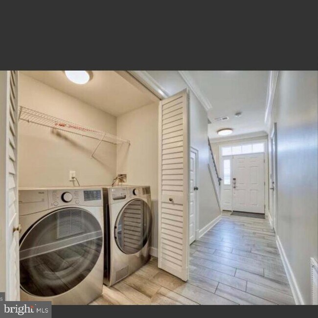 Building Photo - 540 Legrace Terrace NE