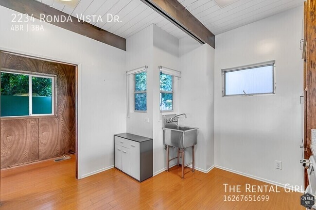 Building Photo - 2234 Ronda Vista Dr