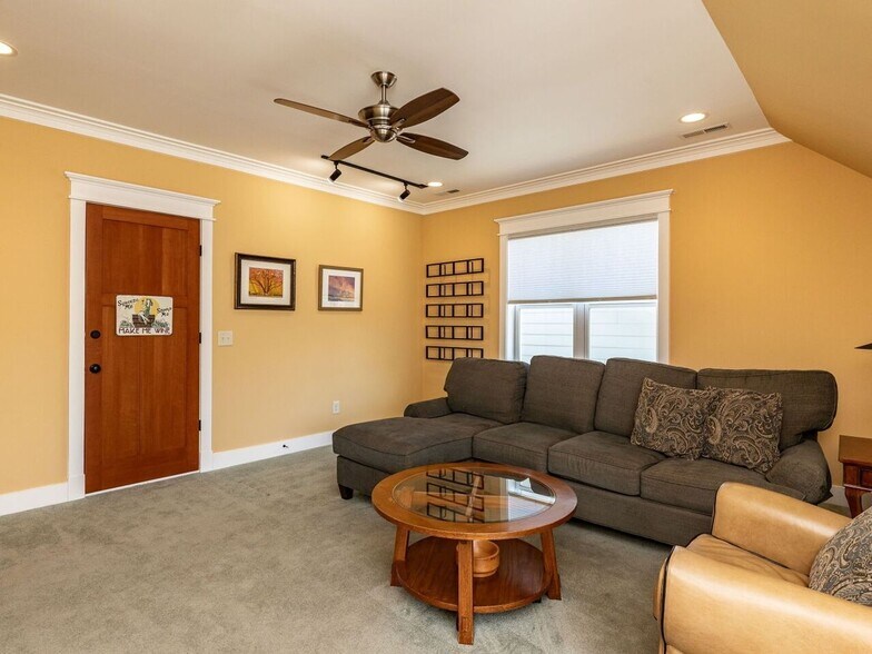 Building Photo - 1980 Great Ridge Pkwy