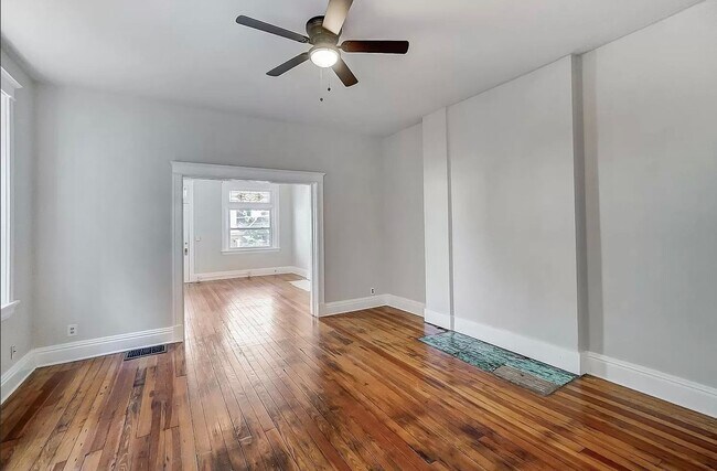 Building Photo - 2364 Victor St