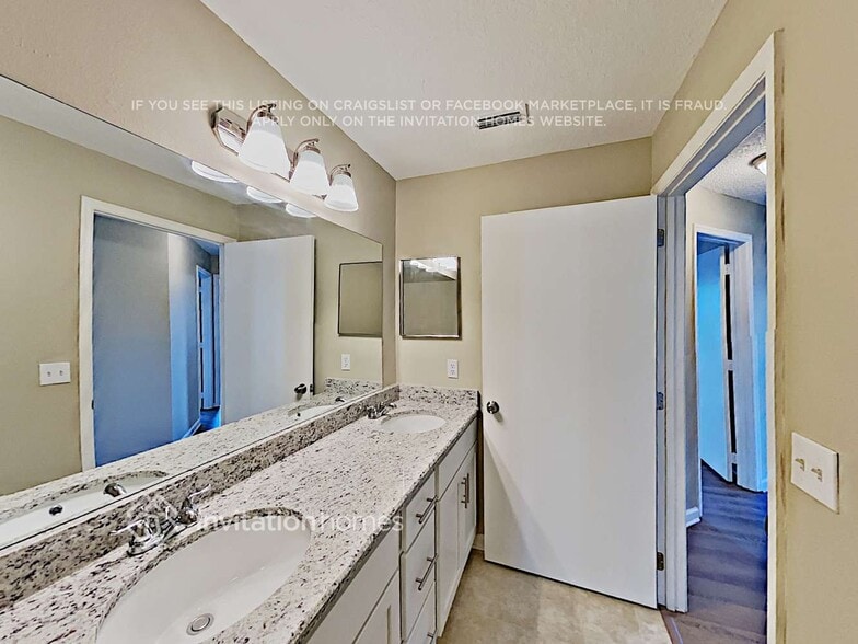 Building Photo - 896 Garden Glen Loop