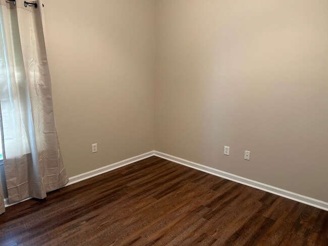 Building Photo - Cozy 3 Bed 2 Bath Home! Available August!