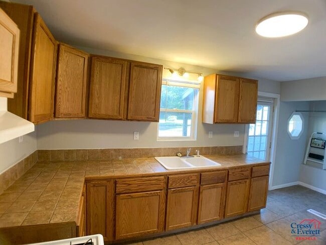 Building Photo - Spacious 3 Bedroom House in Niles