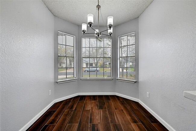 Building Photo - 2100 Balsam Way