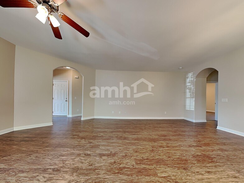 Building Photo - 24 Chapel Lk N