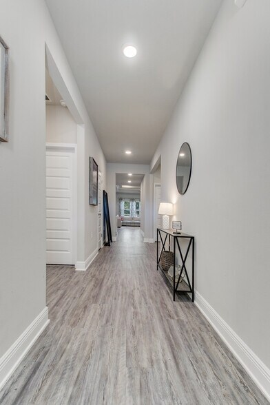 Entry hallway of home - 3618 Hawks Landing Cir