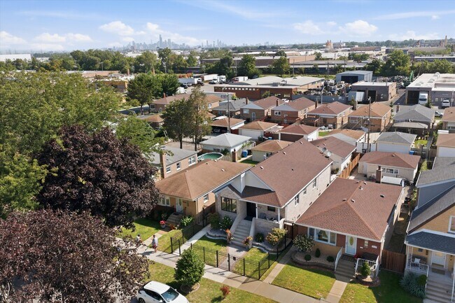 Building Photo - 4623 S Kilpatrick Ave