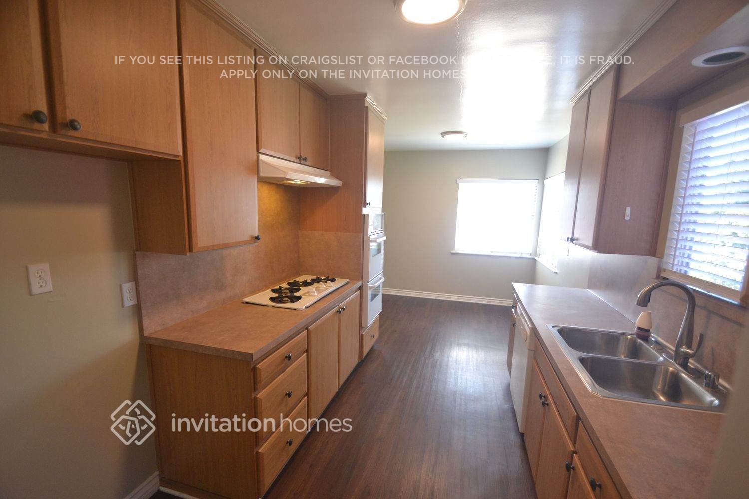 Building Photo - 533 W 224th St