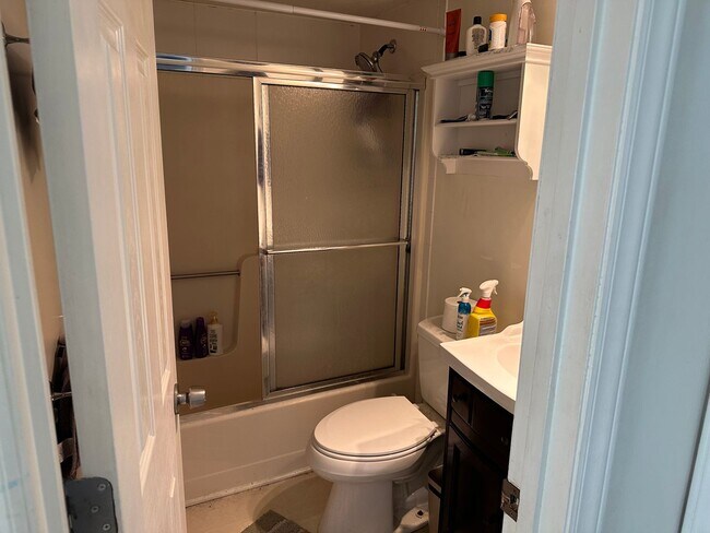 Building Photo - Spacious 4bd/2ba Apartment at Hunters Ridg...