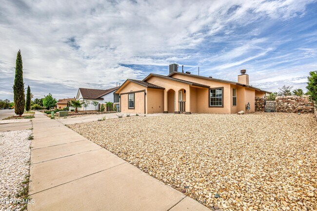 Building Photo - 5729 Saplinas Rd