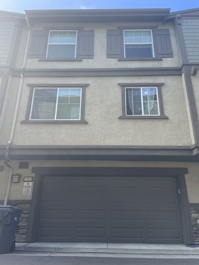 Building Photo - 1278 Flint Dr