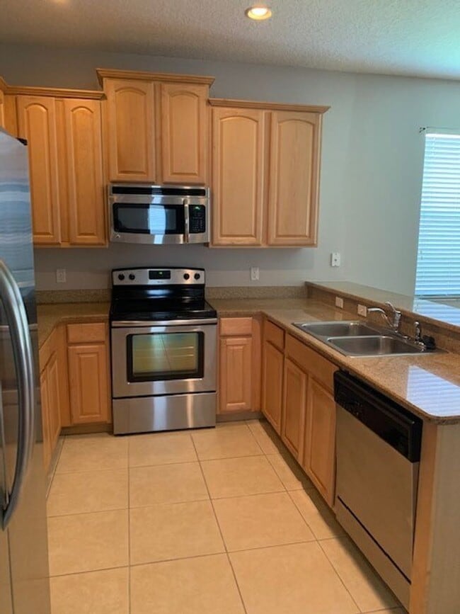 Building Photo - Beautiful 4/2 home in Lovely Venetian Bay Gated Community