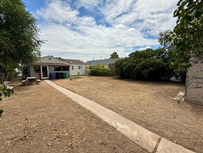 Building Photo - 1035 S Quitman St