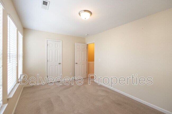 Building Photo - 36 Ackland Dr