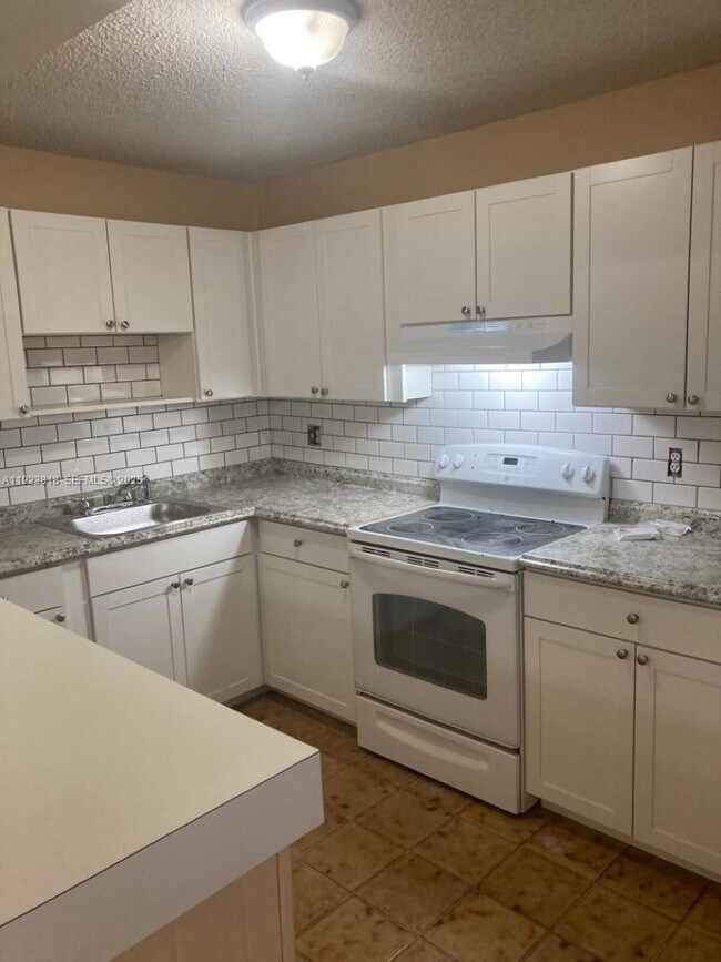 Building Photo - 5494 Courtyard Dr