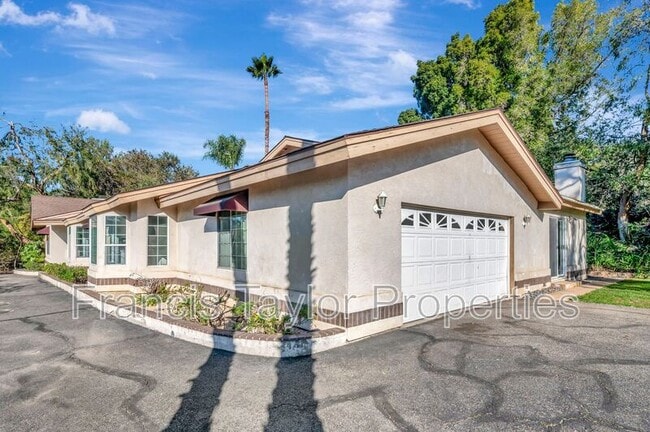 Building Photo - 16303 Avenida Florencia