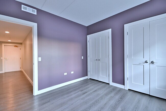 Building Photo - 210 N Addison Ave