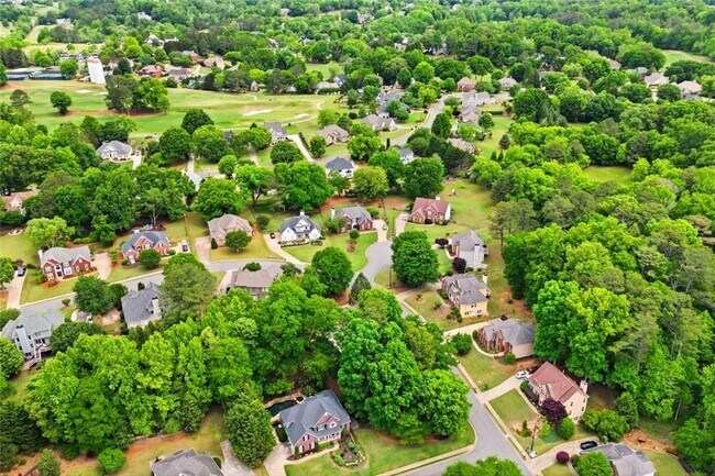 Building Photo - 2058 Woodside Park Dr