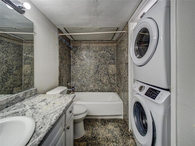 Building Photo - 3075 Walnut Bend Ln