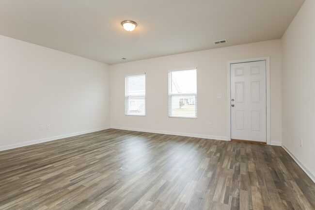 Building Photo - 869 Nursery Rdg Dr