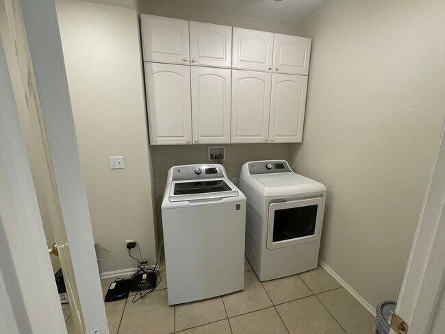 Building Photo - Unfurnished, Long Term Rental in Sun City!