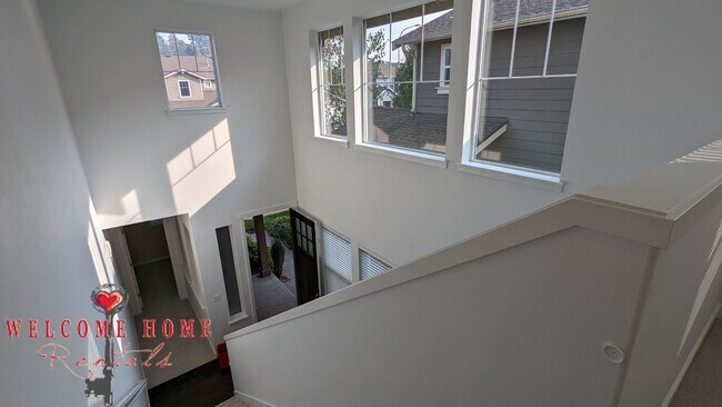 Building Photo - Beautiful open floorplan with FOUR large bedrooms and a cute office!!  AIR CONDITIONING!!!  NEW C...