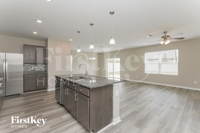 Building Photo - 7944 Pelican Reed Cir