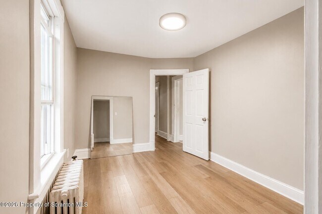 Building Photo - 1729 Sanderson Ave