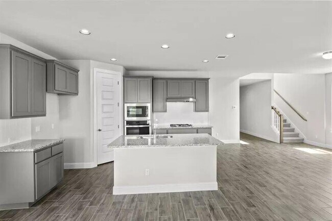 Building Photo - 125 Riverhill Dr