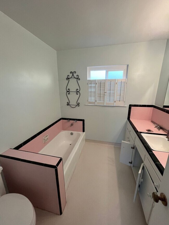 Building Photo - Cozy Home for rent in Tulare