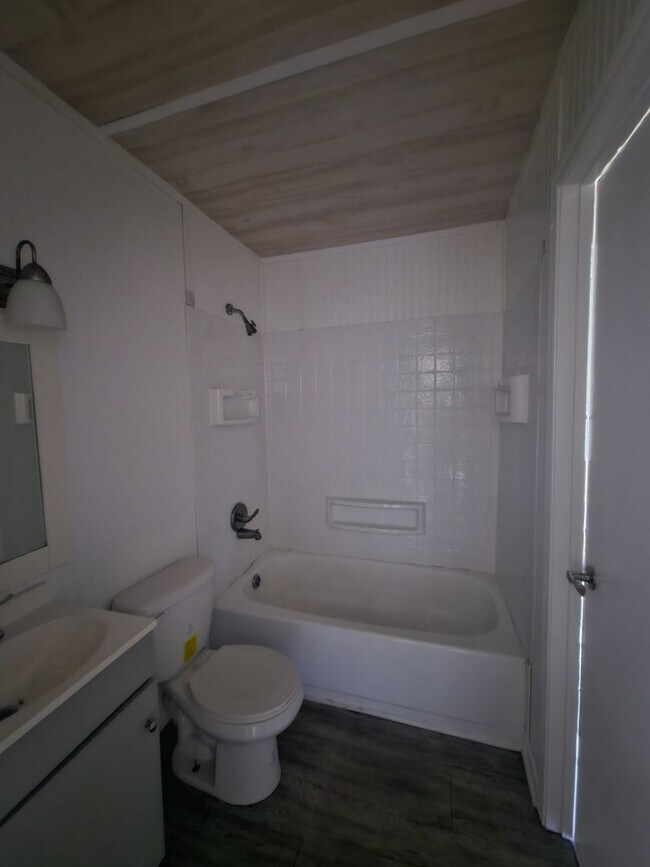 Building Photo - 317 Whaley St