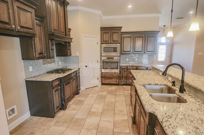 Building Photo - 9604 Justice Ave