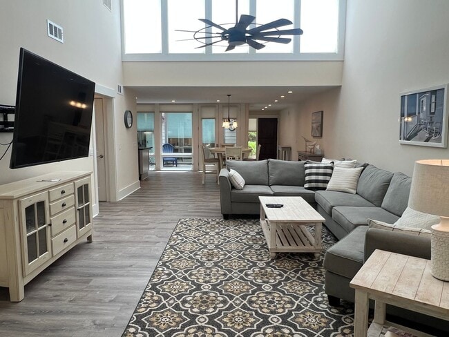 Building Photo - Briarwood Villa - One Level, Golf View